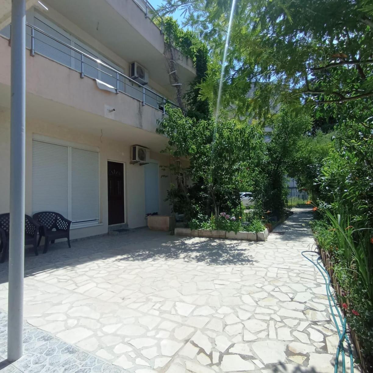 Apartment студия рядом с тц мега малл, микс маркт, техномакс Budva