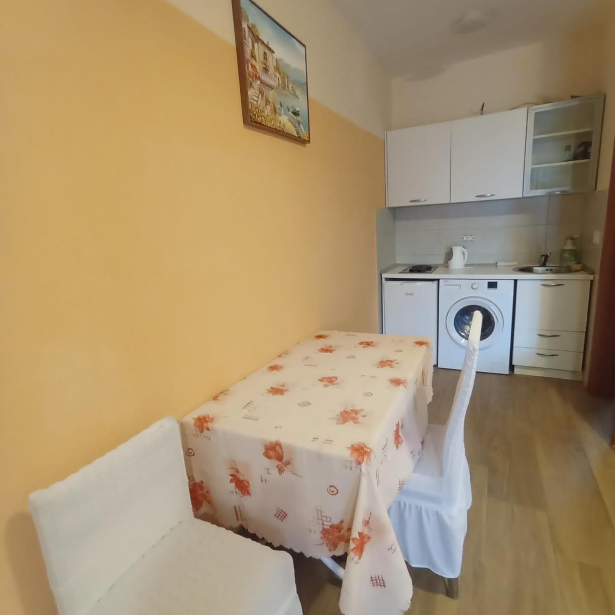 студия рядом с тц мега малл, микс маркт, техномакс Apartment Budva