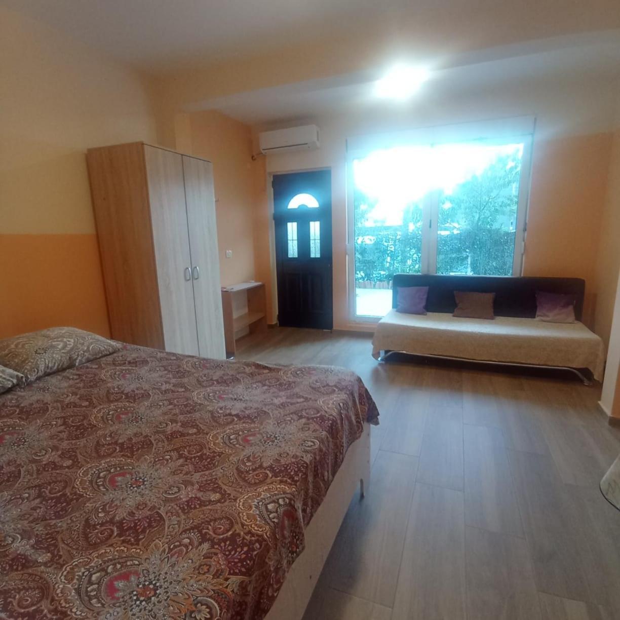 Apartment студия рядом с тц мега малл, микс маркт, техномакс Budva